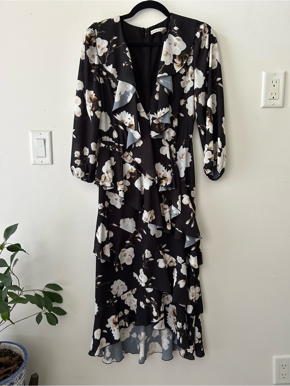 Alice + Olivia Kye Ruffle Floral Print Crepe Midi Dress - Picture 7 of 14